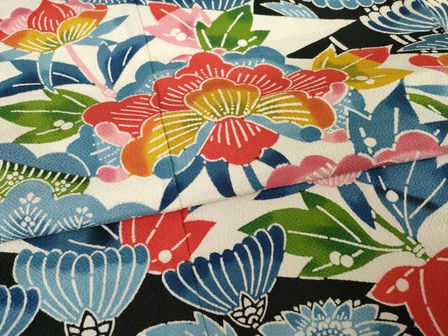 平和屋着物●豪華振袖　紅型　草花文　黒地　鬼しぼ縮緬　鈴乃屋扱い　正絹　逸品　AABI2477ck