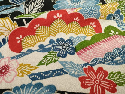 平和屋着物●豪華振袖　紅型　草花文　黒地　鬼しぼ縮緬　鈴乃屋扱い　正絹　逸品　AABI2477ck