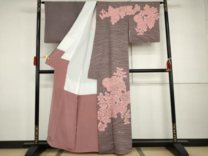 平和屋着物●人間国宝・羽田登喜男 　訪問着　駒刺繍　枝花文　菊　銀糸　正絹　逸品　AABI2542cs