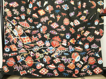 平和屋着物●豪華振袖　友禅　駒刺繍　吉祥宝尽くし　黒地　金彩　正絹　逸品　AABI2609cs