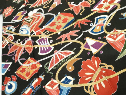 平和屋着物●豪華振袖　友禅　駒刺繍　吉祥宝尽くし　黒地　金彩　正絹　逸品　AABI2609cs