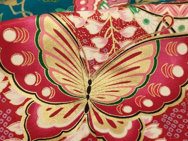 平和屋着物[]七五三　女の子　７歳　祝着　四つ身　手毬花蝶文　藤花房　金彩　逸品　AABI2659ja