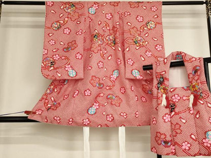平和屋着物[]七五三　女の子　３歳　祝着　三つ身　被布セット　桜手毬文　金彩　AABI2701ja