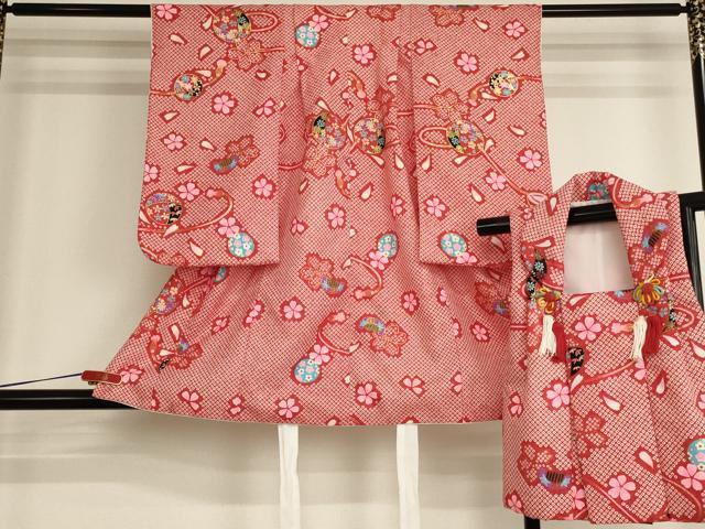 平和屋着物[]七五三　女の子　３歳　祝着　三つ身　被布セット　桜手毬文　金彩　AABI2701ja