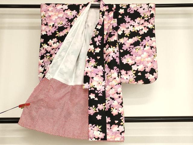 平和屋着物[]七五三　女の子　３歳　祝着　三つ身　被布セット　舞桜文　黒地　金彩　AABI2705ja