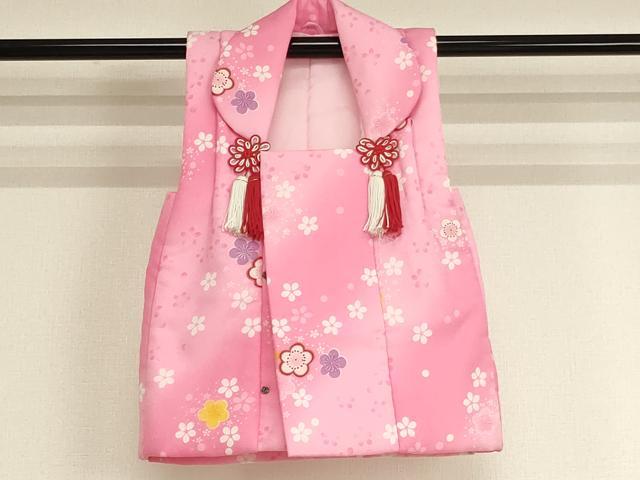 平和屋着物[]七五三　女の子　３歳　祝着　三つ身　被布セット　舞梅文　暈し染め　金彩　洗える着物　AABI2706ja