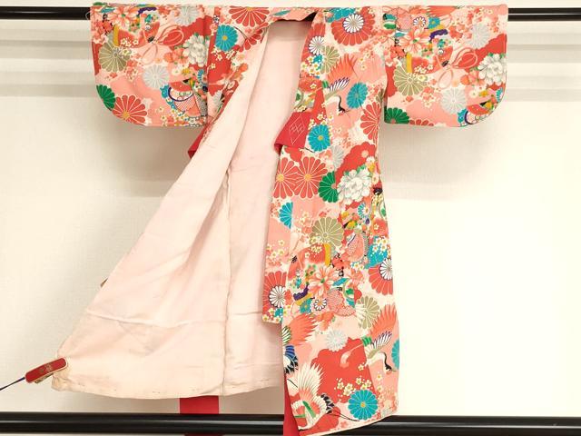 平和屋着物[]七五三　女の子　３歳　祝着　一つ身　長襦袢（無双仕立て・二部式）セット　飛鶴吉祥花文　金銀彩　逸品　AABI2721ja