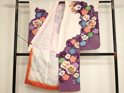 平和屋着物[]七五三　女の子　７歳　祝着　四つ身　長襦袢（無双仕立て・半衿刺繍）セット　駒刺繍　舞梅文　糸巻き　金彩　AABI2727ja