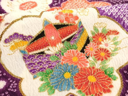 平和屋着物[]七五三　女の子　７歳　祝着　四つ身　長襦袢（無双仕立て・半衿刺繍）セット　駒刺繍　舞梅文　糸巻き　金彩　AABI2727ja