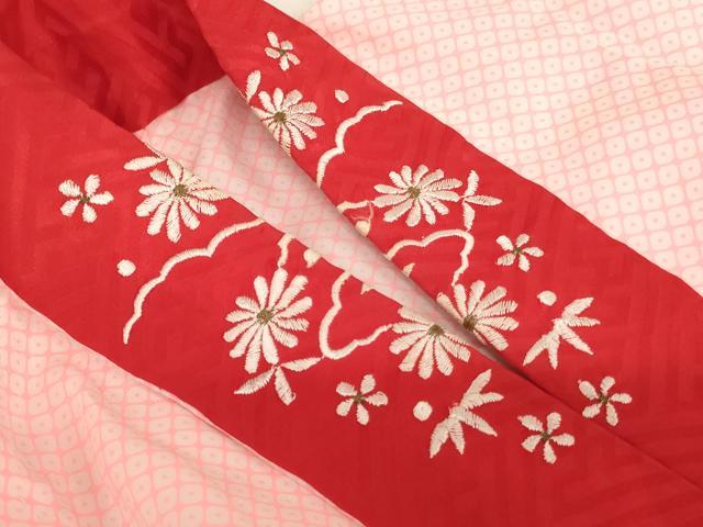 平和屋着物[]七五三　女の子　７歳　祝着　四つ身　長襦袢（無双仕立て・半衿刺繍）セット　駒刺繍　舞梅文　糸巻き　金彩　AABI2727ja