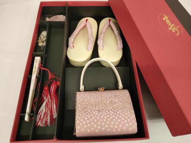 平和屋本店[]七五三　女の子　和装小物セット　舞桜文　金銀彩　箱付き　AABI2778ja