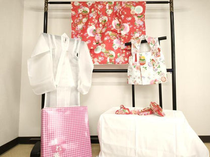 平和屋本店[]七五三　女の子　３歳　祝着　三つ身　長襦袢（単衣）・被布・小物セット　花手毬文　暈し染め 金彩 箱付き 未使用 AABI2818ja
