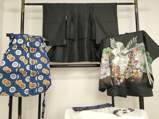 平和屋着物[]七五三 男の子 ５歳 祝着・羽織・行灯袴・小物セット 鷹 吉祥花文 黒地 金彩 AABI2859ja