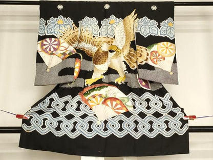 平和屋着物[]お宮参り 男の子 祝着 産着 初着 のしめ 駒刺繍 鷹 舞扇文 金彩 逸品 AABI2870ja