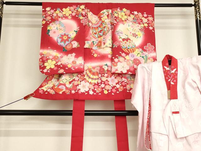 平和屋着物[]七五三 女の子 ３歳 祝着 三つ身 長襦袢（袷・半衿刺繍）セット 駒刺繍 花手毬文 暈し染め 金彩 逸品 AABI2875ja