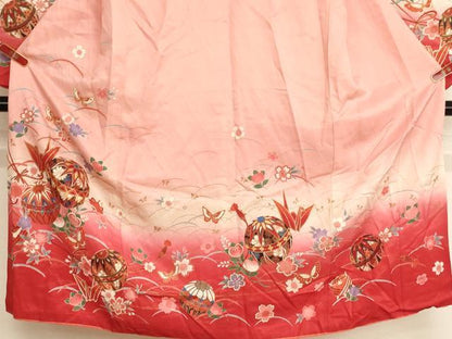 平和屋着物∵女の子　十三参り　子供　祝着　手毬花蝶文　折り鶴　暈し染め　金彩　洗える着物　AABI2915ja