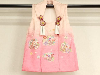 平和屋本店[]七五三　女の子　３歳　祝着　三つ身　長襦袢（単衣・半衿刺繍）・被布・小物セット　花丸文　金彩　箱付き　逸品　AABI2917ja