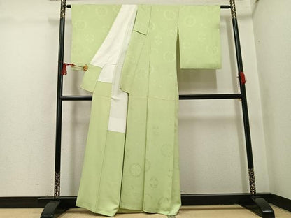 平和屋着物●上質な色無地　双蝶地紋　若菜色　正絹　逸品　AABI2992ph