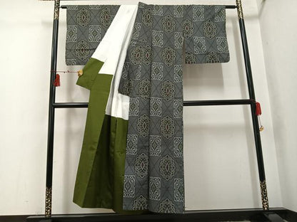 平和屋着物●本場村山大島紬　舞花文　正絹　逸品　AABI3020ph