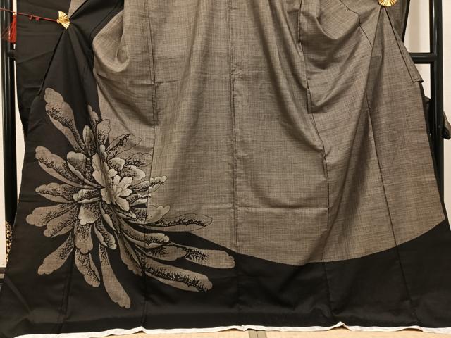 平和屋着物●本場大島紬 振袖 古代染色純泥染 カタス9マルキ 総絣 舞花文 興紬織物謹製 証紙付き 仮絵羽 逸品 未使用 AABI3024ph