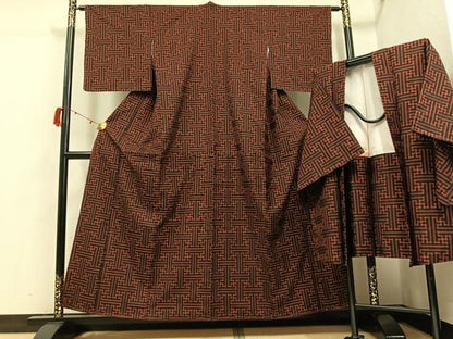 平和屋着物●本場大島紬　龍郷絣　秋名バラ　黒地　正絹　逸品　未使用　AABI3102ph