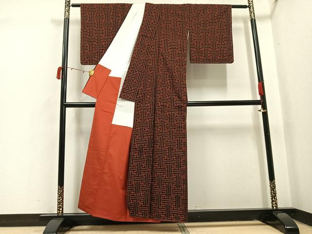 平和屋着物●本場大島紬　龍郷絣　秋名バラ　黒地　正絹　逸品　未使用　AABI3102ph