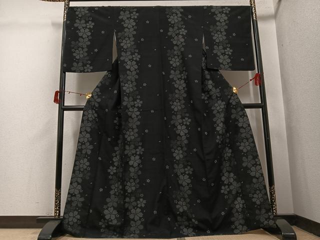 平和屋着物●結城紬　夜桜　黒地　やまと誂製　正絹　逸品　AABI3107ph