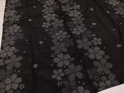 平和屋着物●結城紬　夜桜　黒地　やまと誂製　正絹　逸品　AABI3107ph