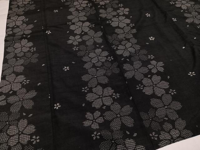 平和屋着物●結城紬　夜桜　黒地　やまと誂製　正絹　逸品　AABI3107ph