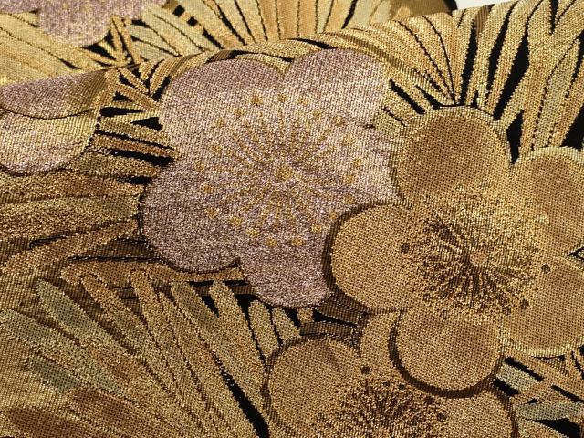 平和屋着物▼六通柄袋帯 梅 松葉 黒地 金糸 正絹 逸品 AABI3702wj