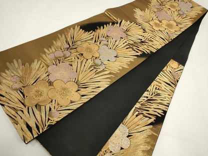 平和屋着物▼六通柄袋帯 梅 松葉 黒地 金糸 正絹 逸品 AABI3702wj