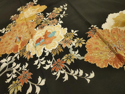 平和屋着物■豪華黒留袖　駒刺繍　手描き　孔雀花文　金彩　正絹　逸品　AABI3967sx