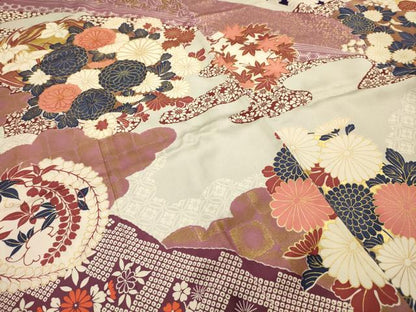 平和屋着物■紫綬褒章　巨匠『岩田専太郎』　振袖　駒刺繍　中国三大刺繍　相良刺繍　草花文　金彩　正絹　逸品　AABI4241sx