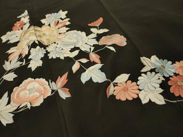平和屋着物■豪華黒留袖　駒刺繍　草花文　金糸　正絹　逸品　AABI4373sx