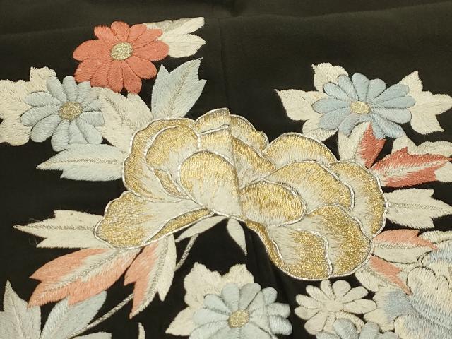 平和屋着物■豪華黒留袖　駒刺繍　草花文　金糸　正絹　逸品　AABI4373sx