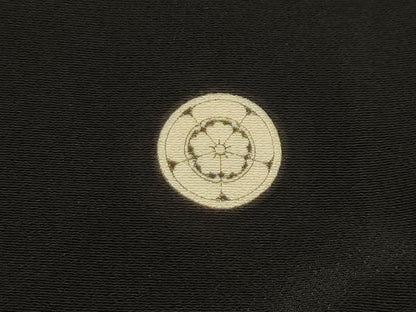 平和屋着物■豪華黒留袖　駒刺繍　松竹梅　扇面孔雀花文　金糸　金彩　正絹　逸品　AABI4390sx
