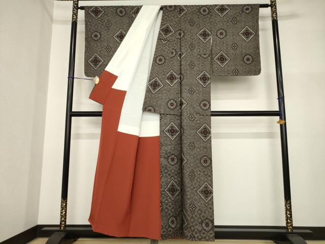平和屋着物●本場大島紬　龍郷絣　花菱文　正絹　逸品　AABI4437ck