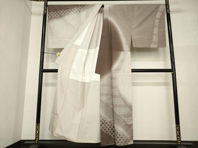 平和屋着物●男性　本場大島紬　染大島　訪問着　背抜き仕立て　流水市松文　暈し染め　キングサイズ　正絹　逸品　AABI4439ck