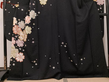 平和屋着物●豪華振袖　駒刺繍　夜桜　黒地　金彩　正絹　逸品　AABI4816ph