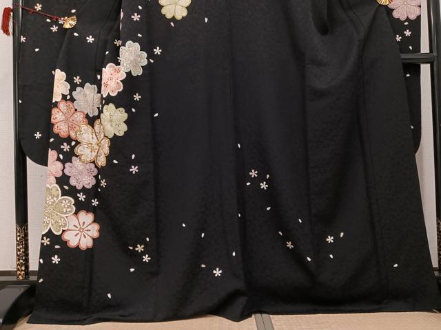 平和屋着物●豪華振袖　駒刺繍　夜桜　黒地　金彩　正絹　逸品　AABI4816ph