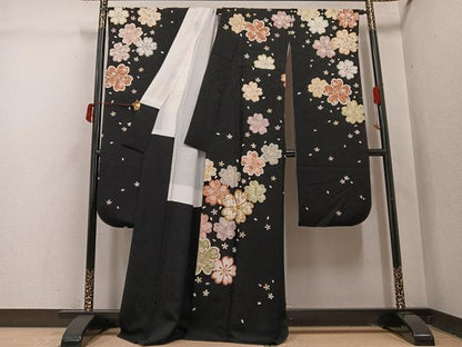 平和屋着物●豪華振袖　駒刺繍　夜桜　黒地　金彩　正絹　逸品　AABI4816ph