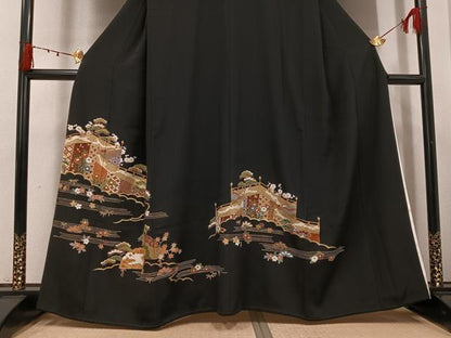 平和屋着物●創業460年・千總　黒留袖　刺繍　松竹梅檜扇草花文　金彩　三越扱い　正絹　逸品　AABI4840ph