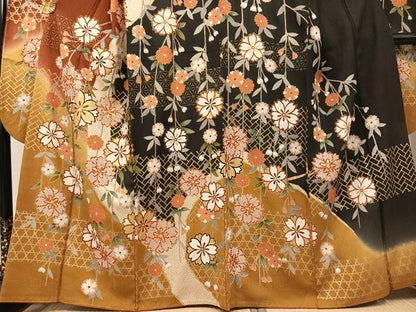 平和屋着物●豪華振袖　駒刺繍　枝花文　暈し染め　金彩　正絹　逸品　AABI4847ph