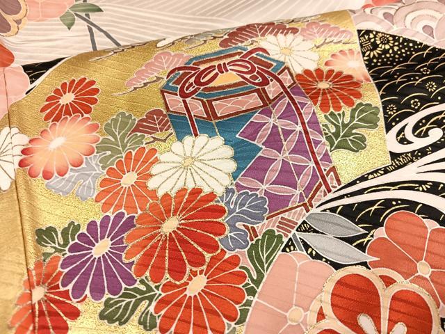 平和屋着物●豪華振袖　駒刺繍　地紙御所車貝桶花文　金彩　正絹　逸品　AABI4849ph