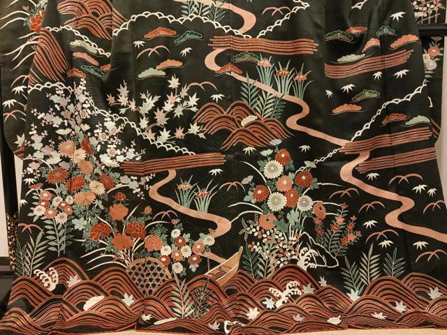 平和屋着物●豪華振袖　駒刺繍　松竹梅草花籬立波文　黒地　金彩　正絹　逸品　AABI4899ph