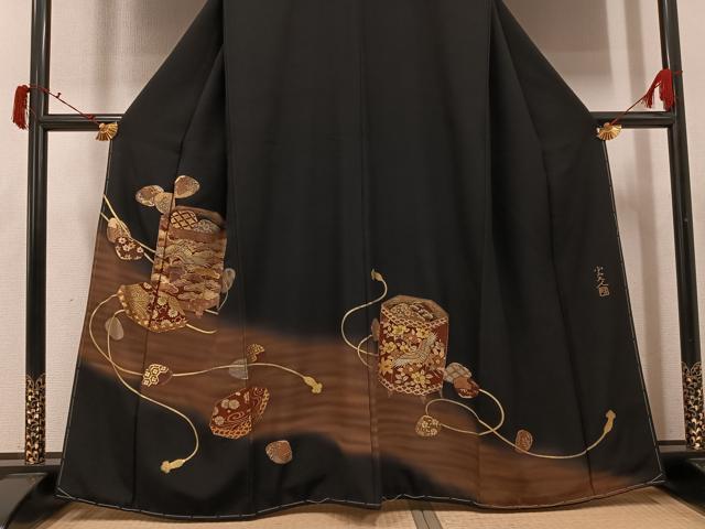 平和屋着物●京友禅作家　元橋宏太郎　黒留袖　飛鶴貝桶花文　暈し染め　金彩　阪急百貨店扱い　正絹　逸品　AABI4943ph