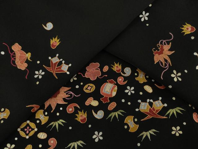 平和屋着物●羽織　総駒刺繍　宝尽くし　黒地　正絹　逸品　未使用　AABI5095ck 平和屋着物○羽織 総駒刺繍 宝尽くし 黒地 正絹 逸品 未使用 AABI5095ck