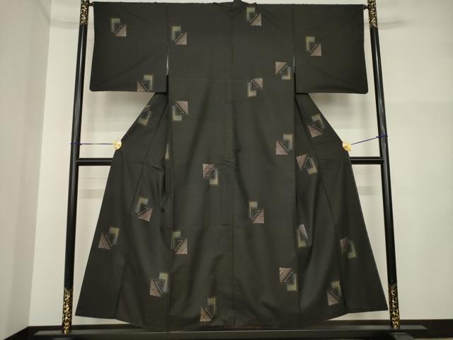 平和屋着物●本場大島紬　カタス9マルキ　地空き　色紙重ね文　黒地　正絹　逸品　AABI5147ck