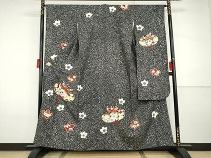 平和屋着物●豪華振袖　駒刺繍　舞梅文　黒地　金銀彩　正絹　逸品　AABI5175cs