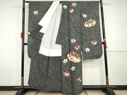 平和屋着物●豪華振袖　駒刺繍　舞梅文　黒地　金銀彩　正絹　逸品　AABI5175cs